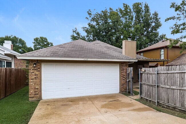 Building Photo - 1439 Colborne Dr