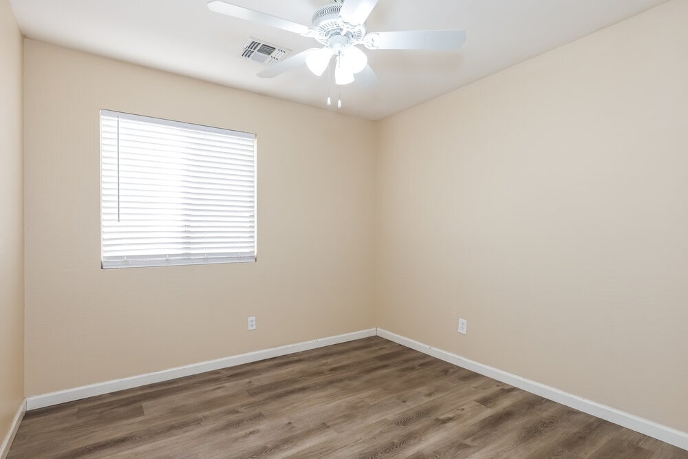 Building Photo - 5509 S 34th Ave