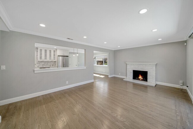 Building Photo - 5741 Seifert Ave