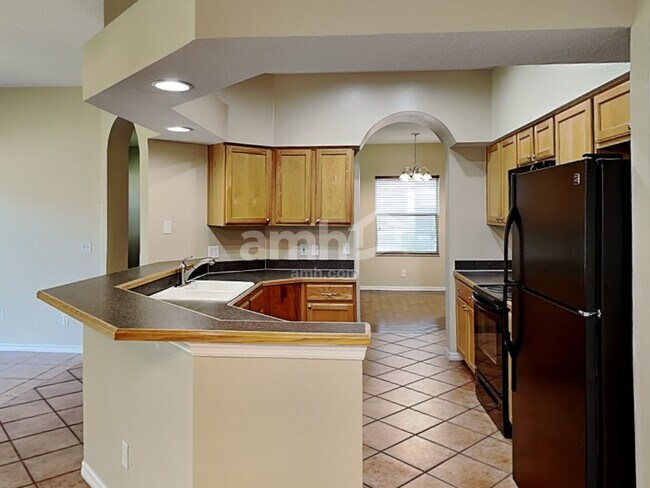 Building Photo - 633 Prince Ln