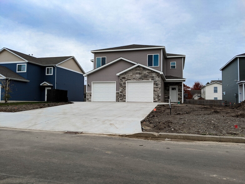 Building Photo - 604 Commercial Dr