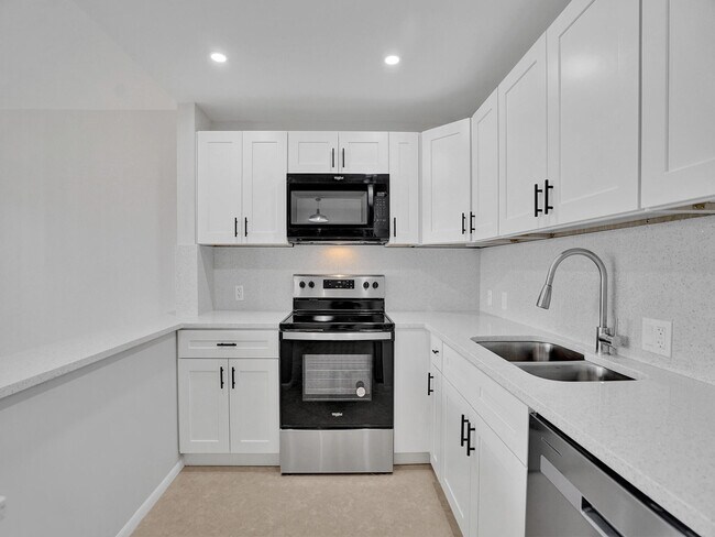 Building Photo - 17 Mansfield F