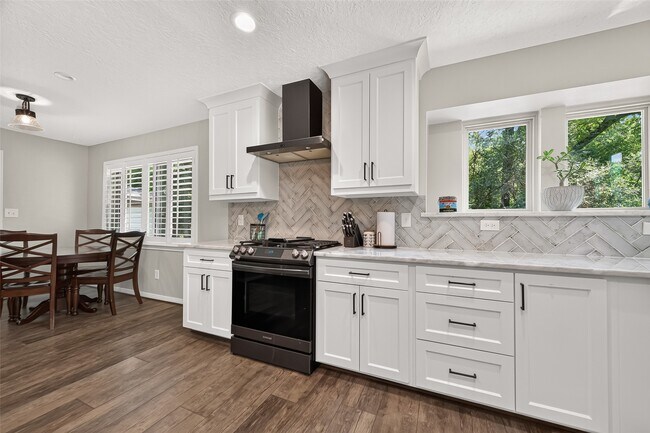 Building Photo - 23011 Fox Hunt Dr