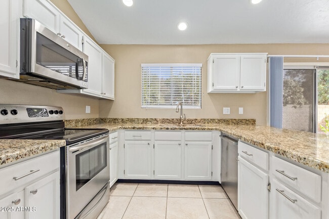 Building Photo - 15457 N 63rd St