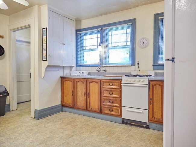 Building Photo - R0504