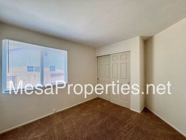 Building Photo - 14027 Silver Creek Way