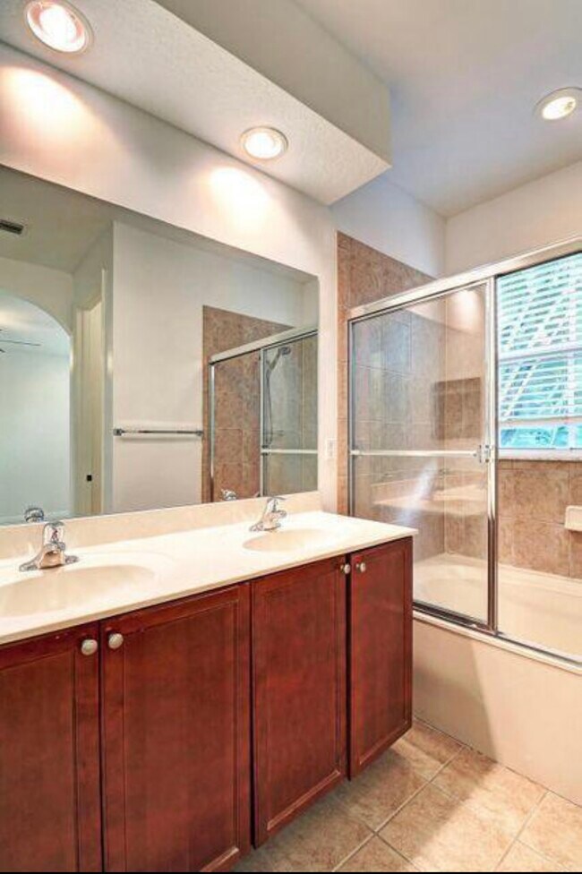 Primary Bathroom - 186 Lake Monterey Cir