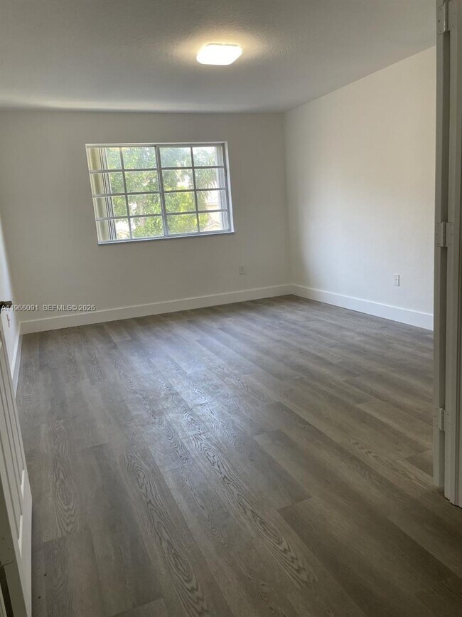 Building Photo - 5725 NW 114th Path