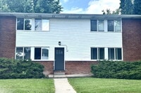 Building Photo - Available Now!  Fully renovated 1 bedroom ...