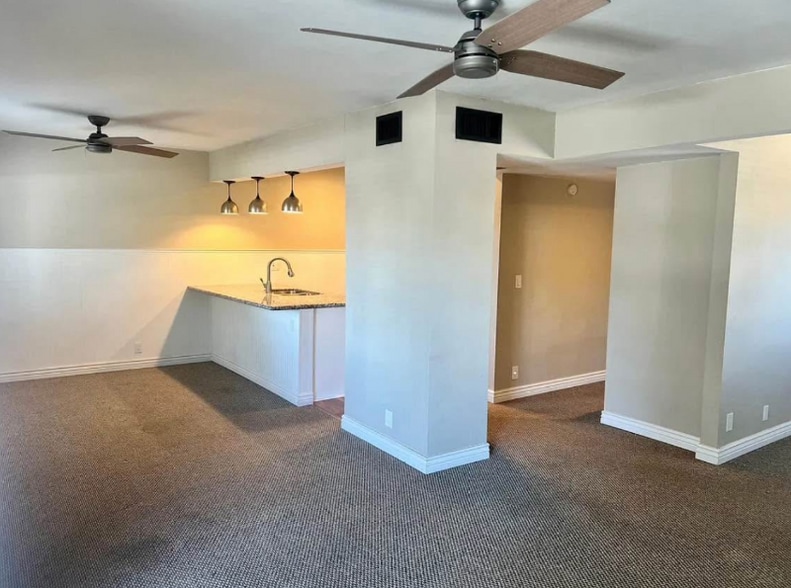 Building Photo - 286 W Palomino Dr