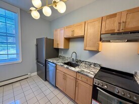 Building Photo - 366 Thayer St