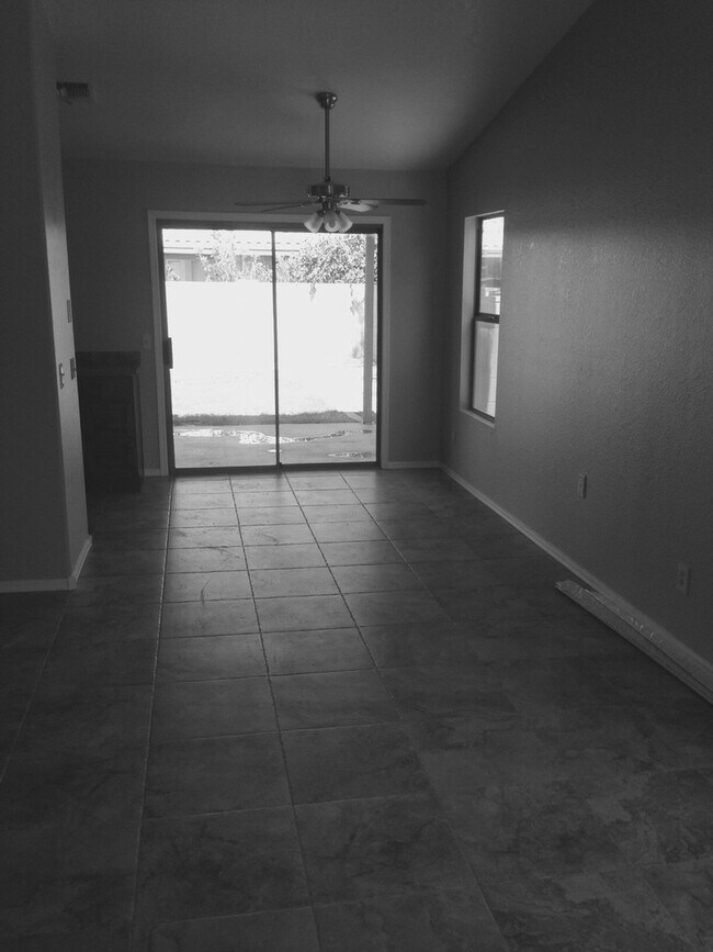 Building Photo - 2316 E Stottler Dr