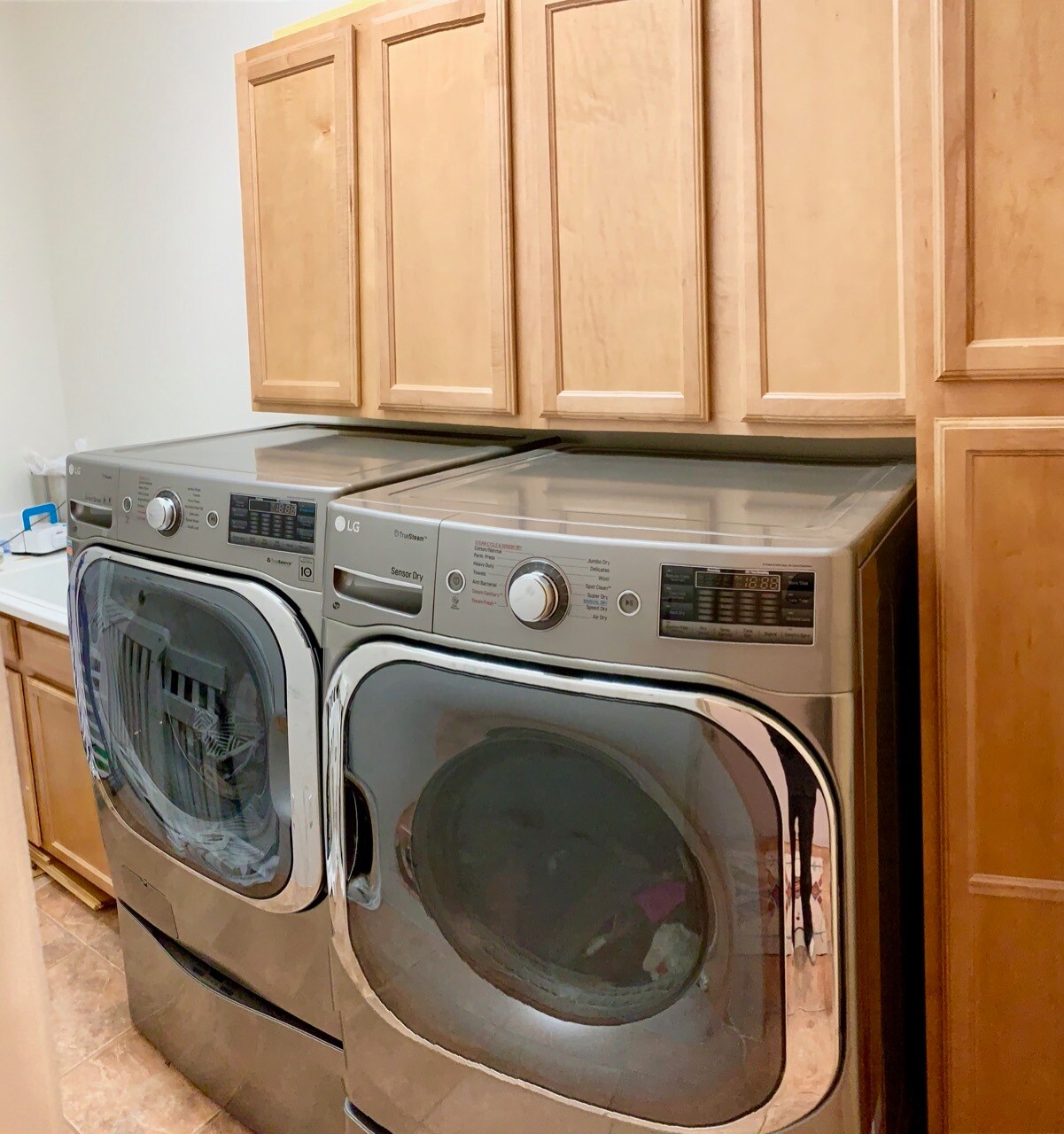 In-unit high-end washer/dryer - 4750 Quemazon