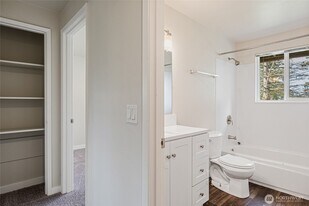 Building Photo - 6005 Pebble Pl