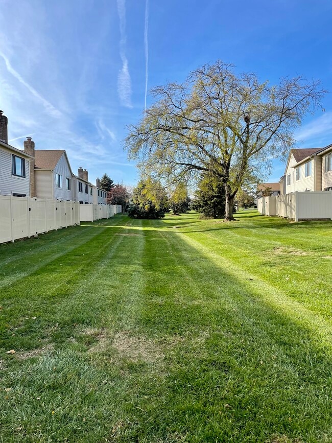 Building Photo - 2618 Cedar Lake Dr