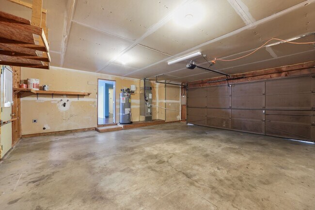 Building Photo - Tumwater rambler with 3bdrms 1.75 baths 2 ...