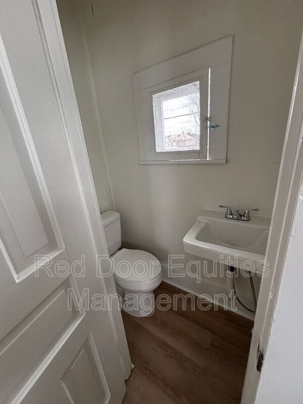 Building Photo - 522 N High St