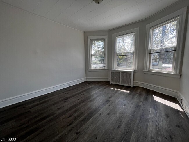 Building Photo - 304 Ann St