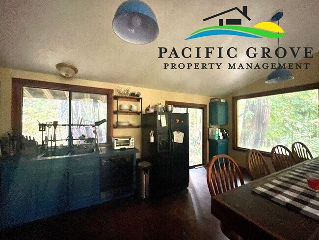 Building Photo - Cabin on Palo Colorado