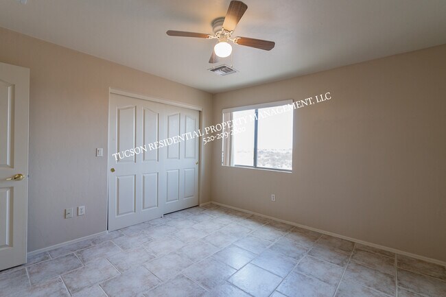 Building Photo - 4123 E Cameo Point Dr