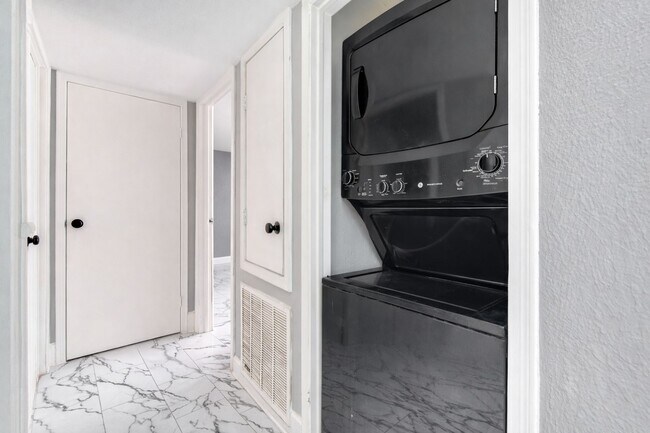 Building Photo - 12500 Sandpiper Dr