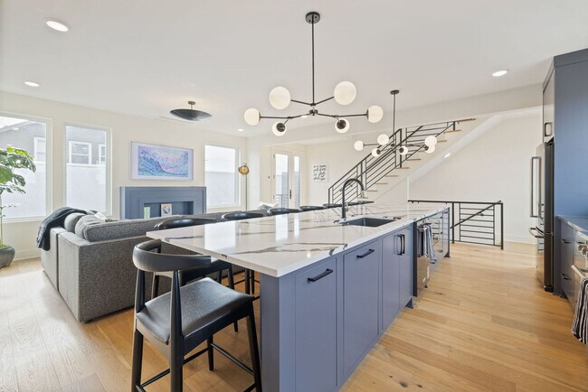 Building Photo - 1117 3rd Ave S