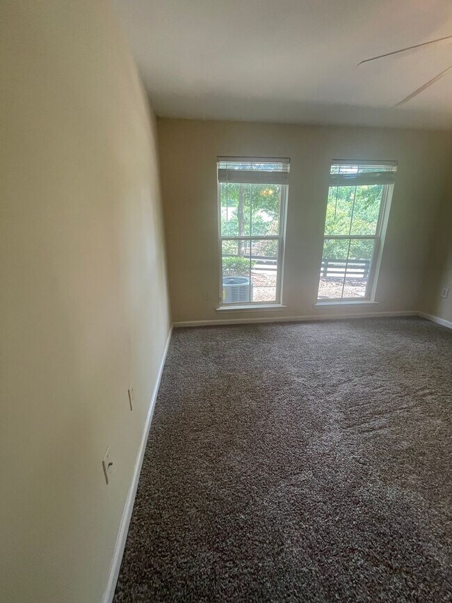 Building Photo - 15-1513 Huneycutt