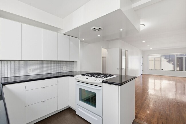 Building Photo - 357 S Elm Dr