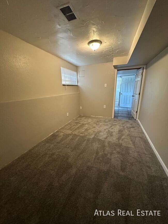 Building Photo - 6030 Hoyt St