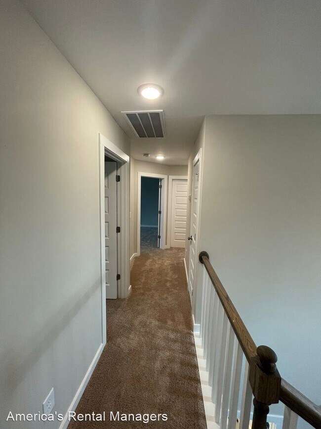 Building Photo - 4 br, 2.5 bath House - 2120 Ellsworth Loop...