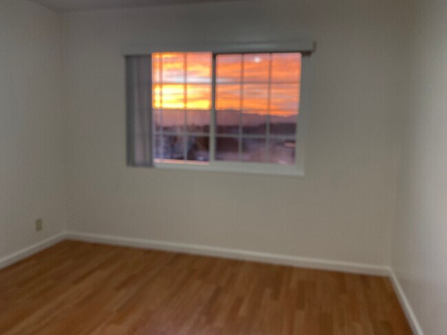 Building Photo - 262Price