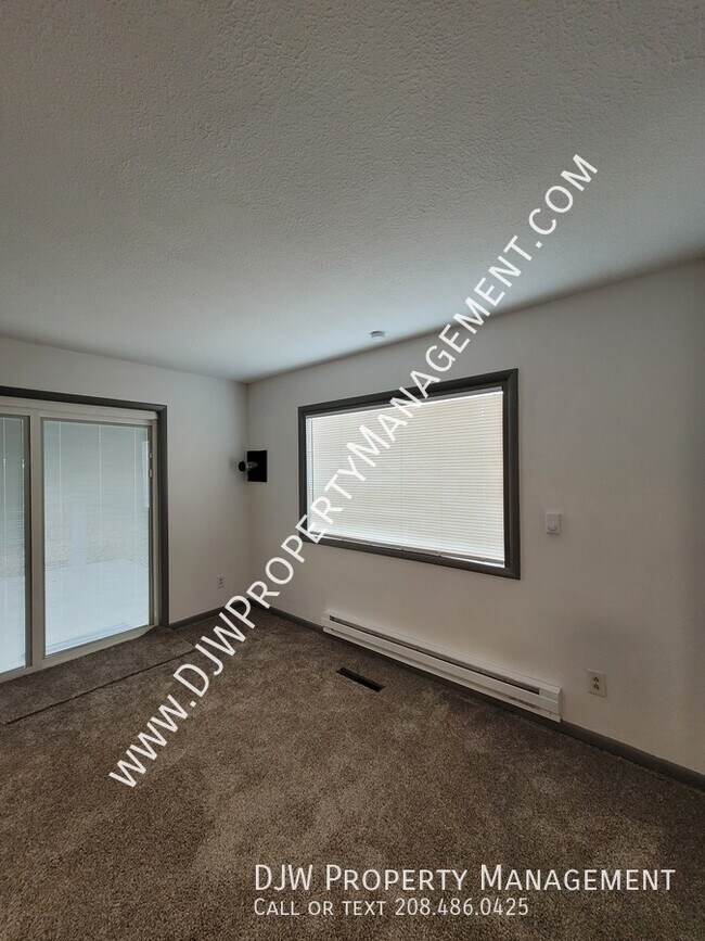 Building Photo - 16425 Farmway Rd