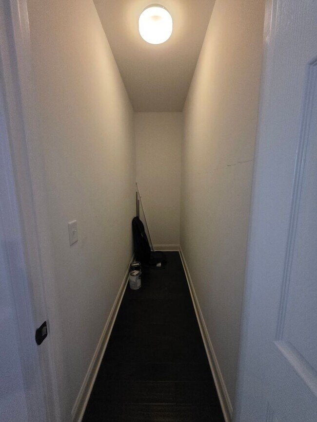 Building Photo - Hendersonville one level villa community amenities included