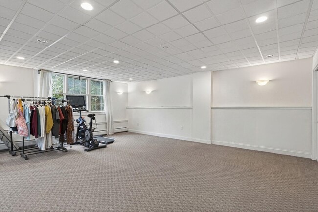 Building Photo - 178 Exeter Rd