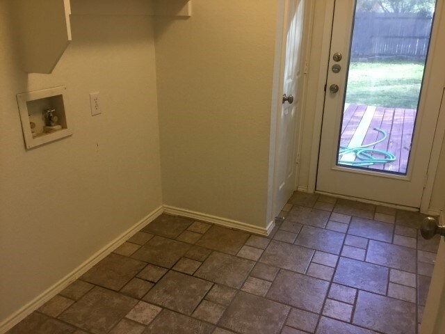 Building Photo - 1125 Highland Station Dr