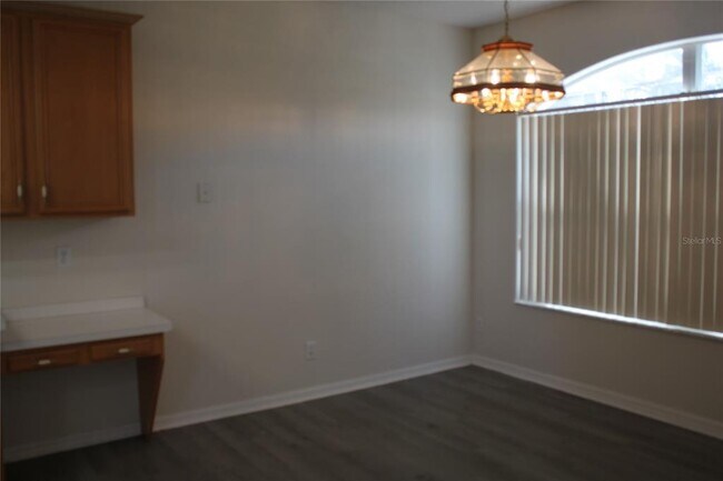 Building Photo - 1615 The Oaks Blvd