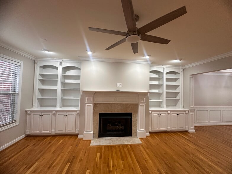 Living room - 3317 Beaumont Centre Cir