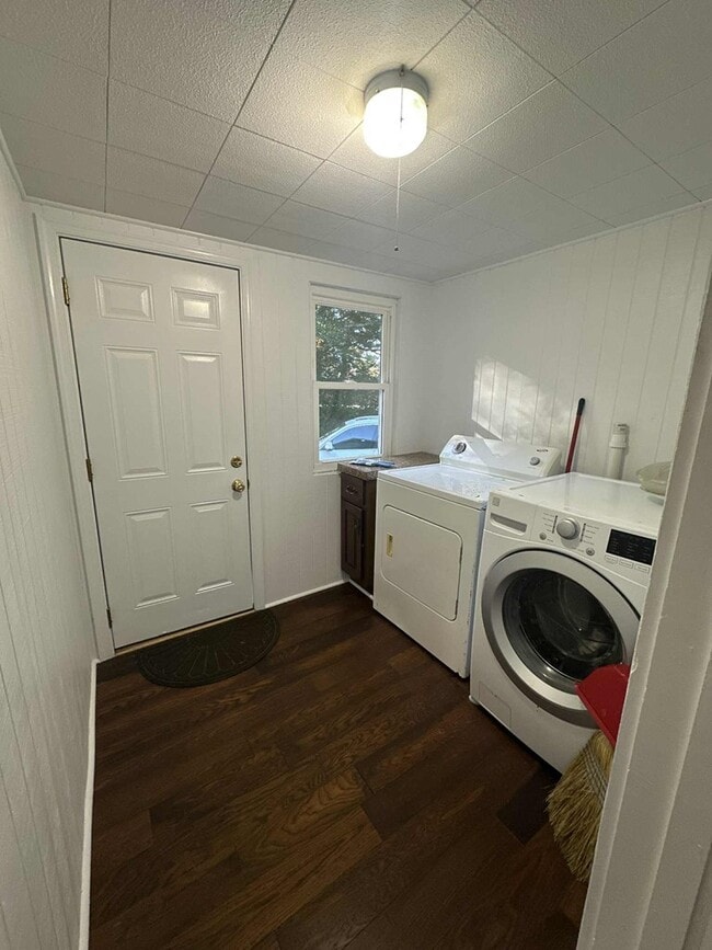 Building Photo - 20200 Fairgrounds Rd