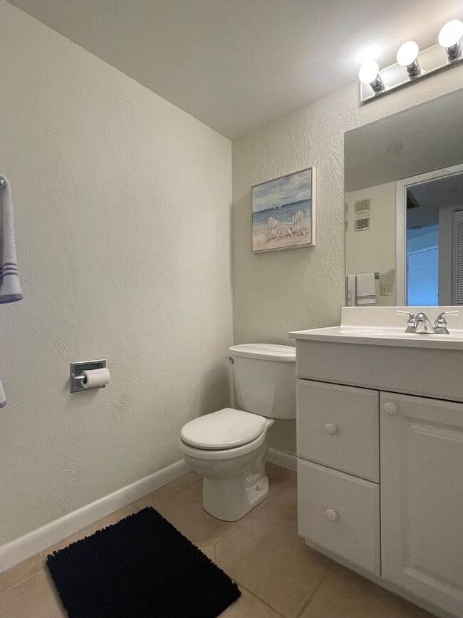 Building Photo - Short Term Rental Near Beach