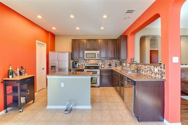 Building Photo - 505 Willow Walk Dr