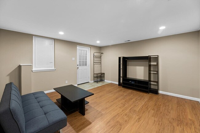 Building Photo - 1008 Hobbs Dr