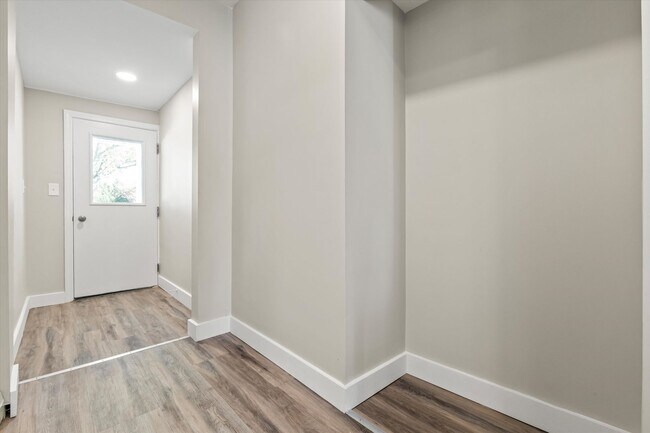 Building Photo - 378 S Mammoth Rd