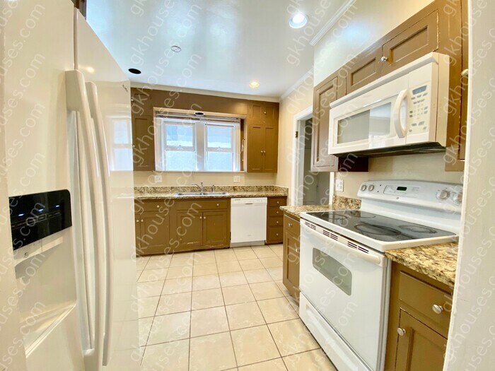 Building Photo - 19 S Emerson St