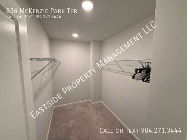 Building Photo - 836 McKenzie Pk Ter