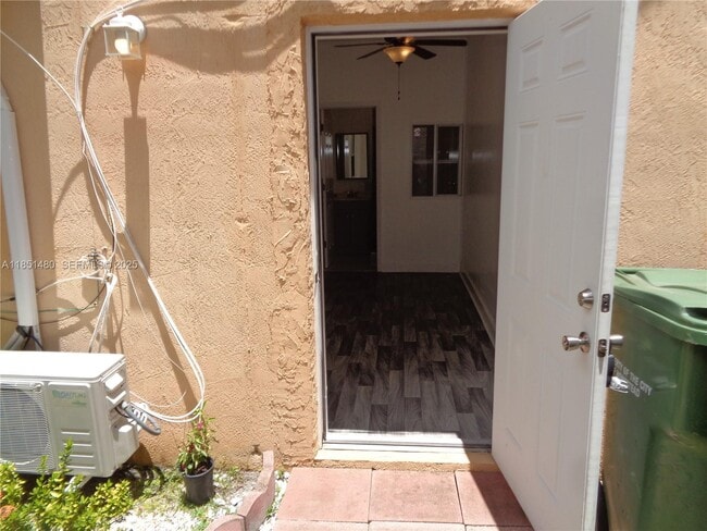 Building Photo - 2060 SE 14th St