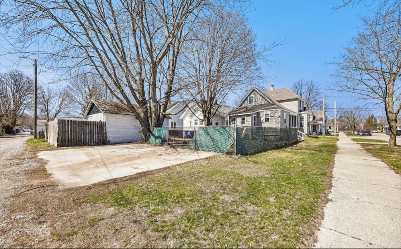 Building Photo - 1100 Hovey St SW