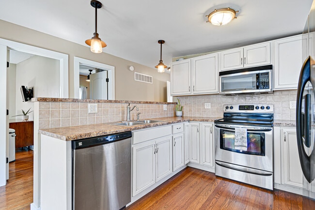 Primary Photo - 48 T St