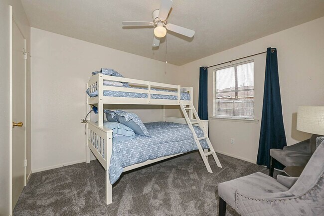 Building Photo - 3906 Sioux Cir