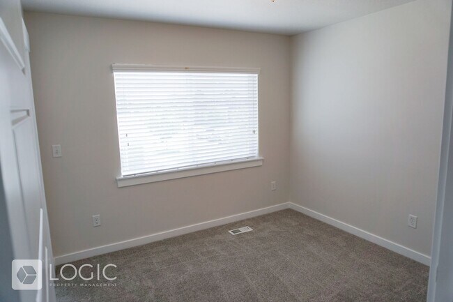 Building Photo - 15180 Gunpowder Ct
