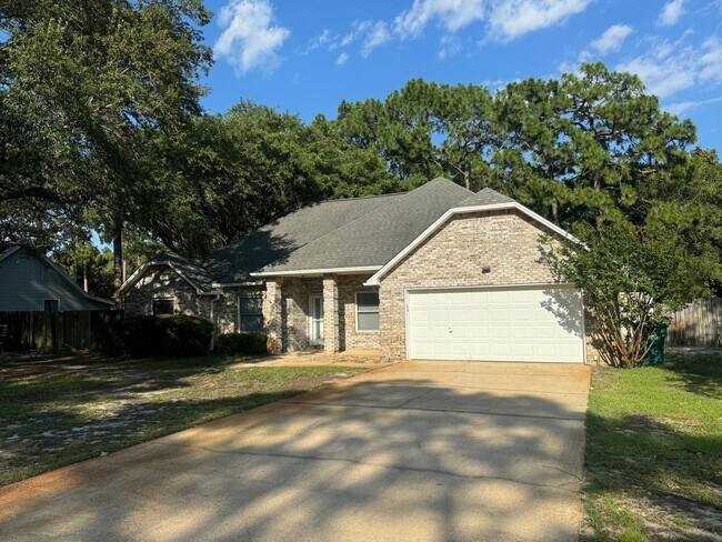 Building Photo - 64 Hampton Cir